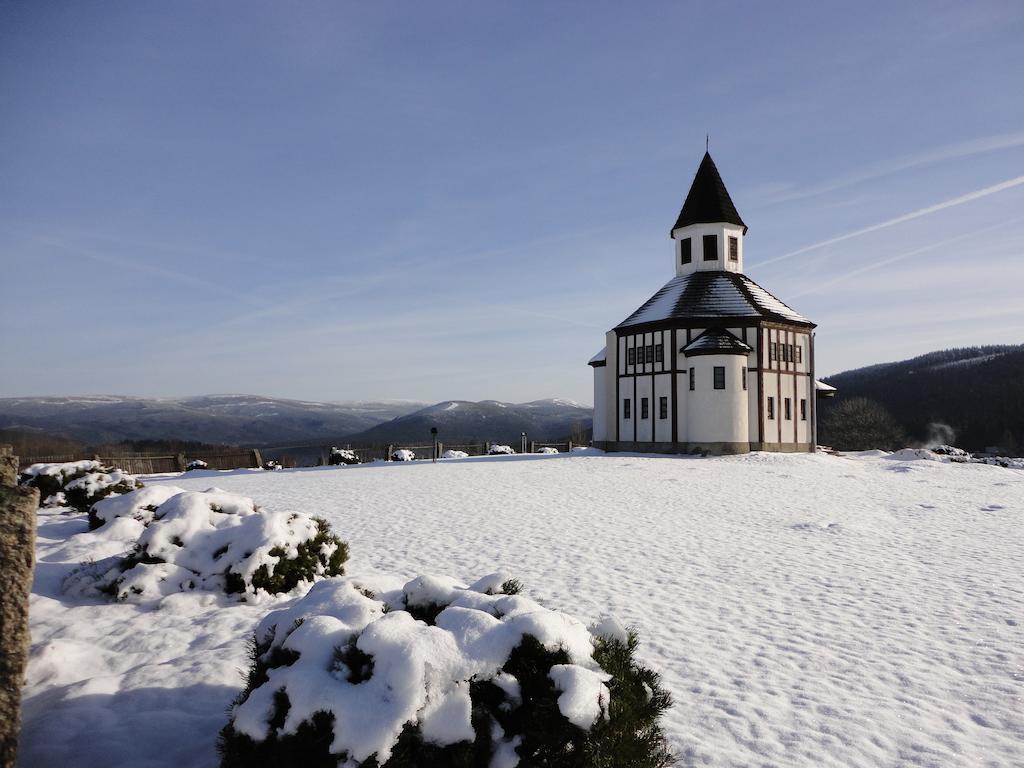 Penzion Zrzka Korenov Exterior photo